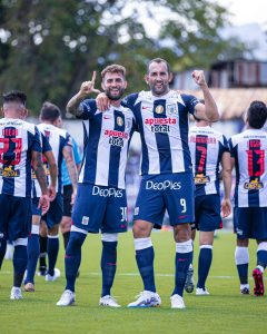 Gino Peruzzi y Hernán Barcos anotaron los goles de los 'Blanquiazules'.