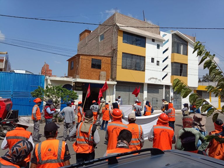 Majes: Trabajadores de construcción civil exigen que respeten sus derechos laborales y piden reunión con el alcalde