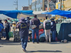 Desalojan a vendedores ambulantes en la plataforma comercial Río Seco