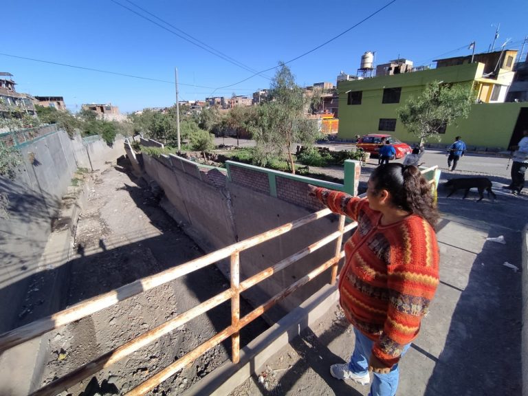 Paucarpata: Muro de contención colapsa y pone en riesgo a familias de Villa Belén