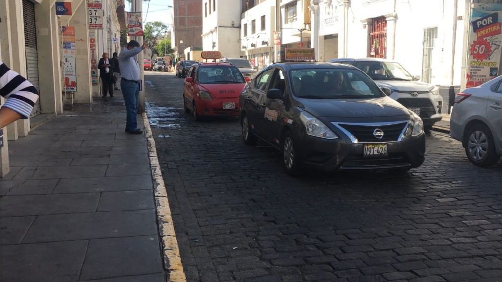 Taxistas piden a la MPA emitir ordenanza para prohibir limpiaparabrisas