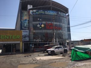 Empresarios del centro comercial Las Malvinas exigen la desinfección inmediata de la zona por colapso de desagüe