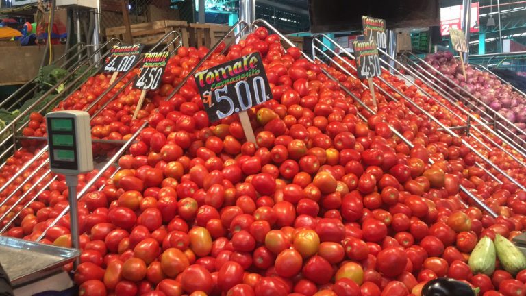 El kilo de tomate llega hasta los S/5 en mercados del Avelino Cáceres