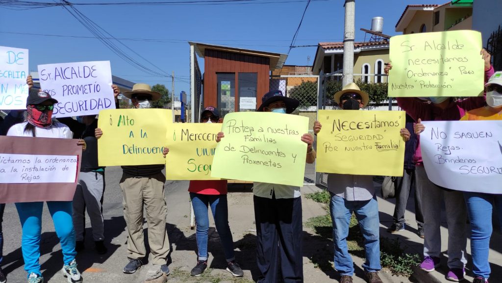 Arequipa: Vecinos de la urb. Juan Pablo VI se oponen al retiro de rejas que instalaron