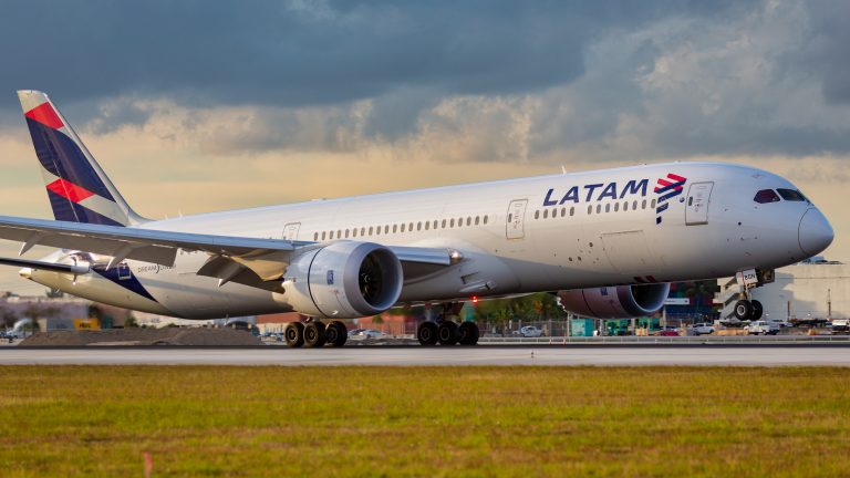 Indecopi inicia investigación por la suspensión de vuelos de Latam S.A y Sky