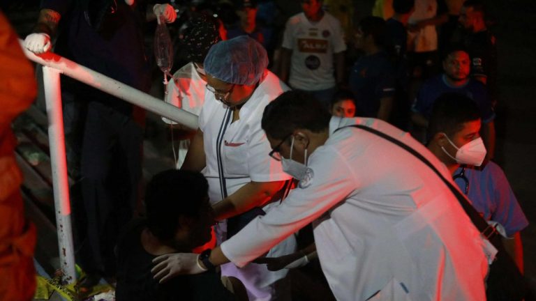 El Salvador: Estampida de aficionados ocasiona la muerte de 12 personas y deja más de 100 heridos
