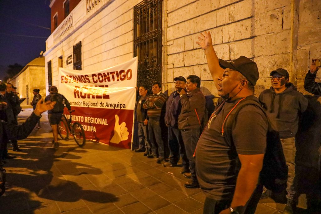 Los seguidores de la agrupación política Yo Arequipa, creen que la prensa y funcionarios malintencionados realizaron esta campaña en su contra. 