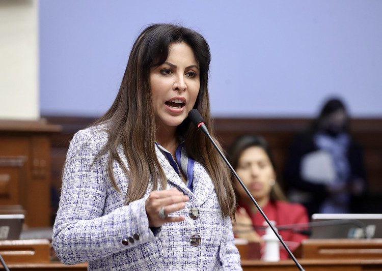 Congresista Patricia Chirinos presentó moción para declarar persona no grata a AMLO