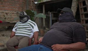 Documental de medio español RTVE revela que agentes de la PNP alquilan armas a narcotraficantes.