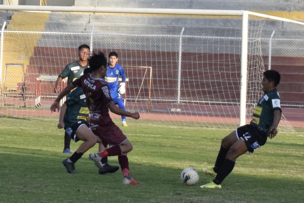 En la fase regular, Sportivo Huracán y Atlético Universidad igualaron 1-1.