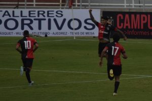 Doblete de Luis Iberico para superar a Sport Boys.