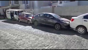 Falla técnica en movilidad escolar provoca quíntuple choque y deja a cuatro estudiantes heridos