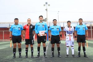 Imágen protocalar previo al duelo de la reserva de Melgar en Trujillo.