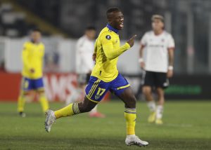 Luis Advíncula anotó su segundo gol con Boca Juniors en la Libertadores.
