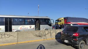 Triple choque en la variante Uchumayo generó caos vehicular