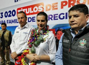 Ministra de vivienda entregó casi 3000 títulos de propiedad