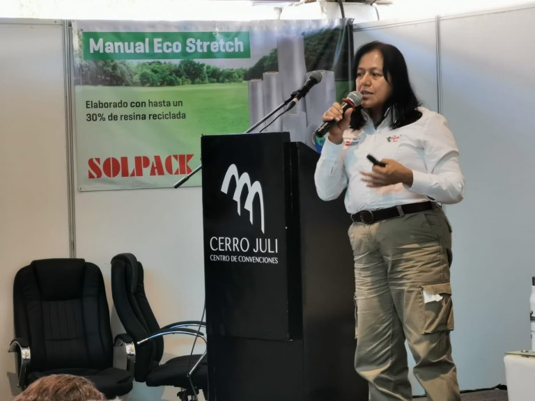Ministra de Ambiente sobre proyecto Tía María: «Yo salgo igual que los pobladores con mi cartel de ‘minería sostenible’»