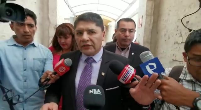 Alcalde de Arequipa a la prensa sobre el presunto cuidador de su mascota: «Mejor se callan»