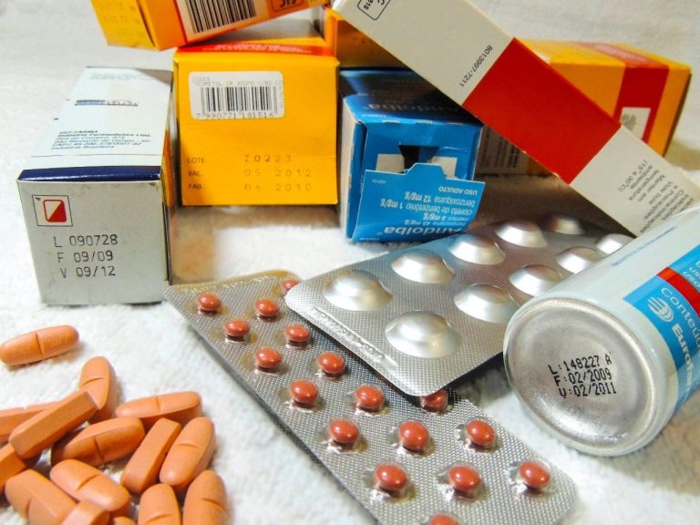 Majes: Clausuran once farmacias que vendían medicamentos vencidos y adulterados