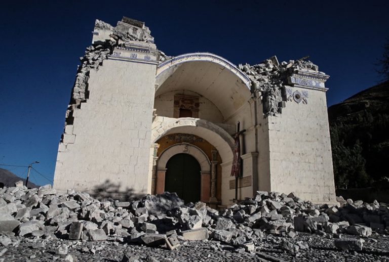 Caylloma: Realizan apuntalamiento de templos mientras se espera la declaración de emergencia para su restauración