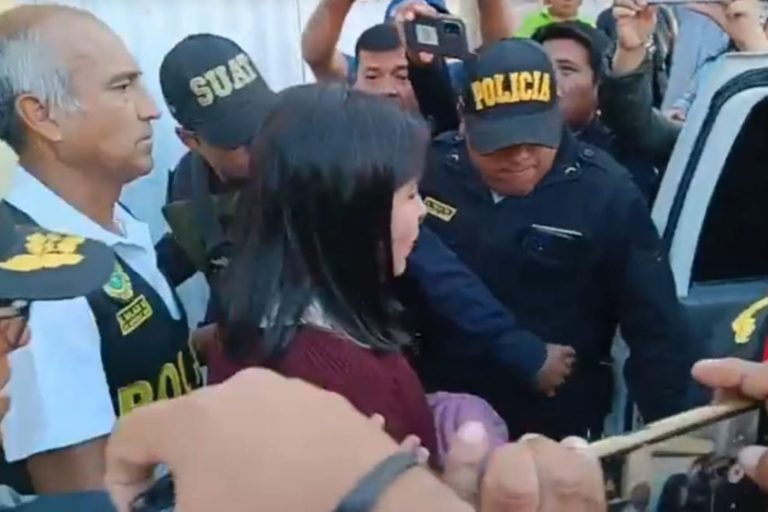 Betssy Chávez es detenida en su vivienda y conducida a la carceleta del PJ