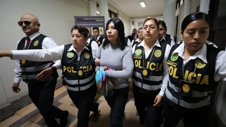Betssy Chávez fue trasladada a Lima donde afrontará 18 meses de prisión preventiva