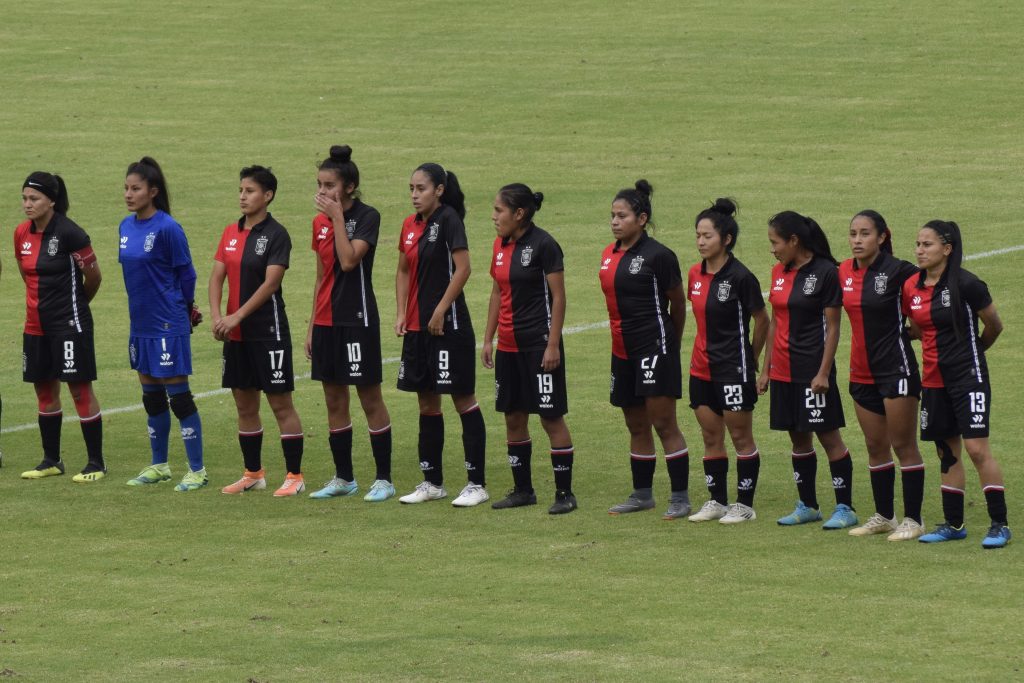 Equipo femenino de Melgar en la UNSA.