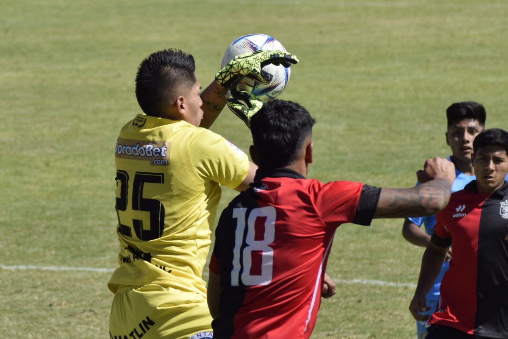 Melgar volvió a los entrenamientos en Characato, lugar donde jugará la reserva y el equipo femenino. 