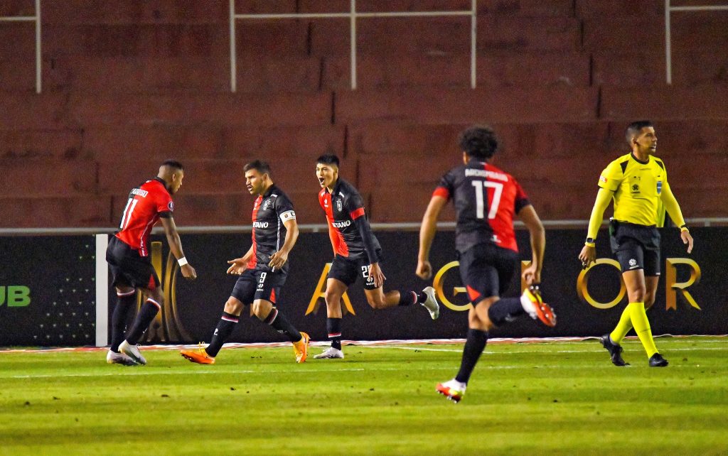 Melgar buscará la Sudamericana luego de golear a Patronato en Arequipa.