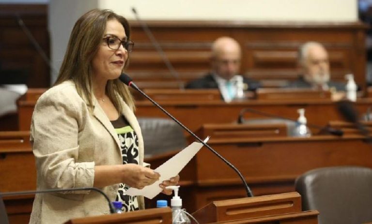 Comisión de Ética blinda a congresista Magaly Ruiz con solo una multa de 30 días de su sueldo