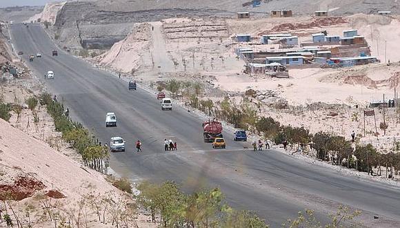 Al menos 7 km de la autopista Arequipa-La Joya fueron señalizados