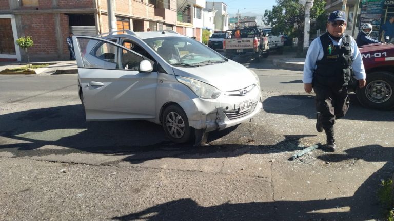 Paucarpata: Vecinos de la Urb. Guardia Civil exigen reductores de velocidad por constantes accidentes de tránsito