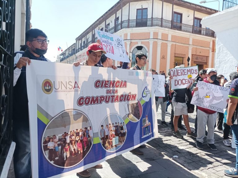 Estudiantes de Ingenierías de la UNSA exigen calidad educativa