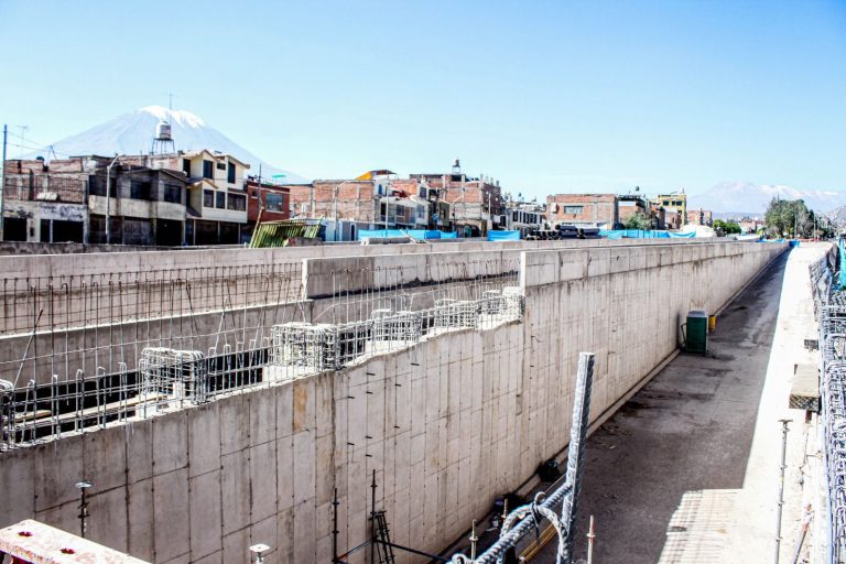 Implementación de redes de telecomunicaciones en Obra Bicentenario  