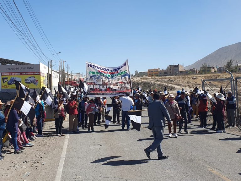 Manifestantes tomaron momentáneamente el puente Añashuayco