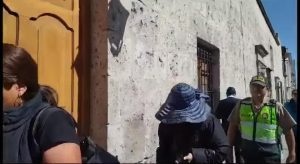 Capturan a ‘Las Tenderas del Cercado’, tras sustraer productos de aseo personal valorizado en S/500 