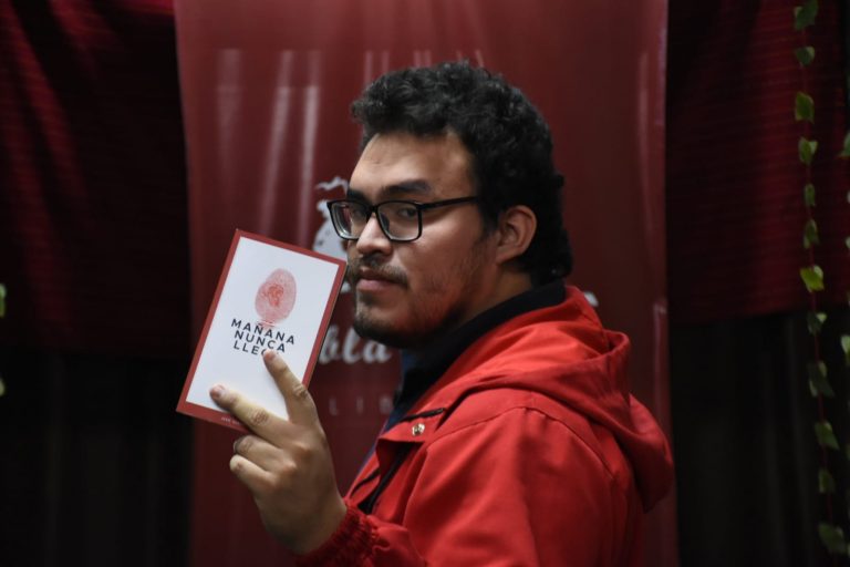“Mañana nunca llega” libro inspirado en las protestas contra Merino se presentó en Arequipa
