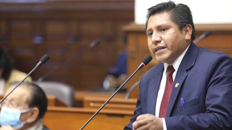 Wilson Quispe llama “genocida” a Alberto Otárola