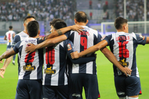 Foto: Harold Villasante | Tribuna Deportiva - Celebraciones de Alianza Lima tras conseguir el triunfo frente a Atlético Grau.