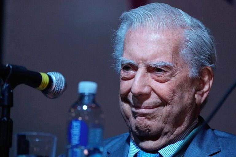 Mario Vargas Llosa supera el COVID-19 y es dado de alta tras su hospitalización