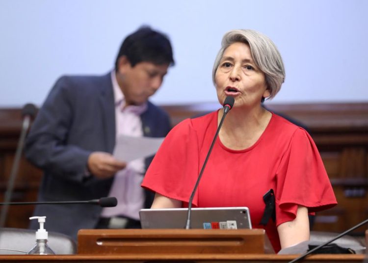 Congresista María Agüero defiende el nombre de “camarada Vilma” y pide pruebas de su presunta responsabilidad en actos terroristas