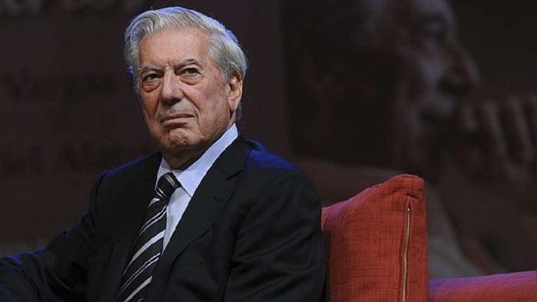 Mario Vargas Llosa se encuentra hospitalizado por COVID-19 en España