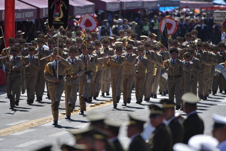 I.E. Independencia Americana es el ganador del Gran Desfile Militar en Arequipa