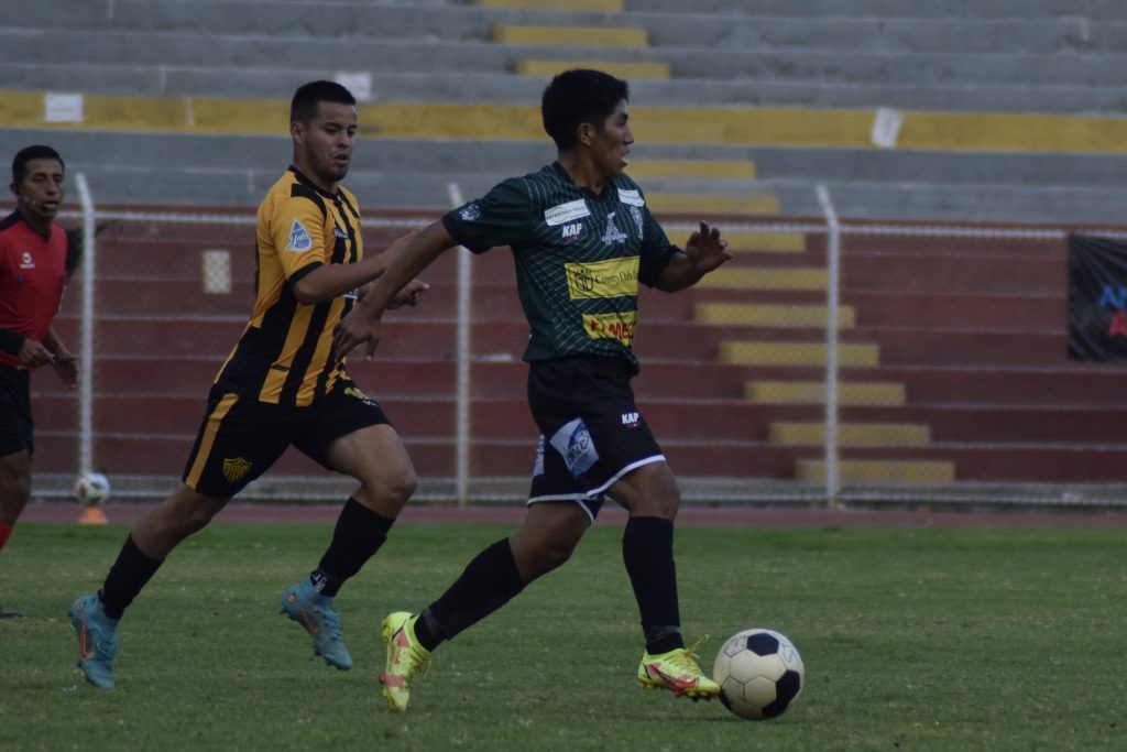 Aurora registra un triunfo frente a Huracán en la presente temporada.