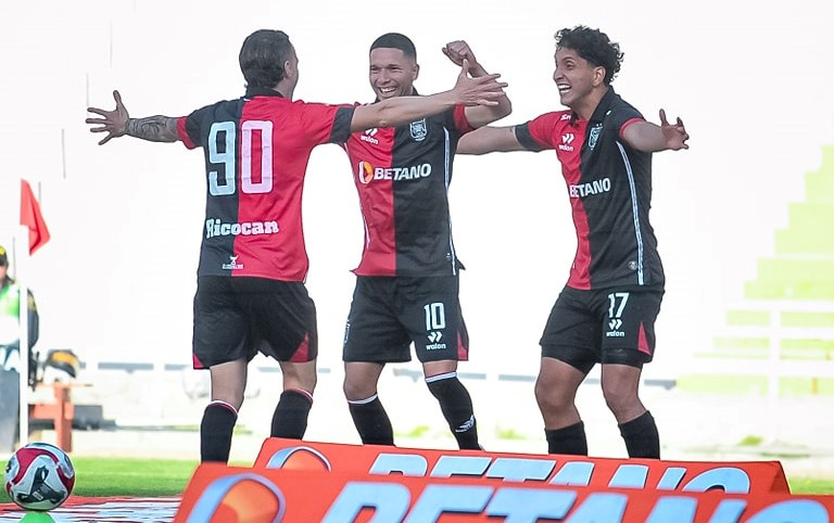 Los de Arequipa son líderes del Torneo Clausura finalizada la tercera jornada.