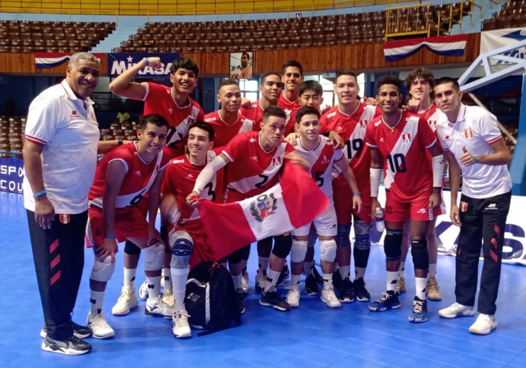 Celebraciones del equipo de Perú luego de vencer a Chile en la Copa Panamericana.