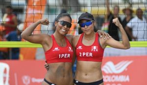 Foto: Federación Peruana de Vóleibol - Claudia Gaona y Lizbeth Allcca en los Juegos Sudamericanos de Mar y Playa.