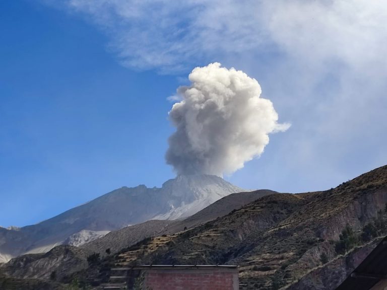 Gobierno declara estado de emergencia en Moquegua por actividad del volcán Ubinas