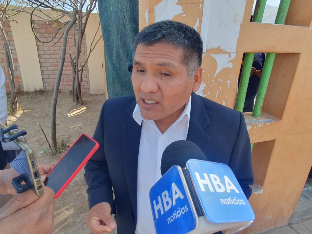 Congresista Jaime Quito exige respuestas a la municipalidad de Cerro Colorado FOTO: Isaac Vilca