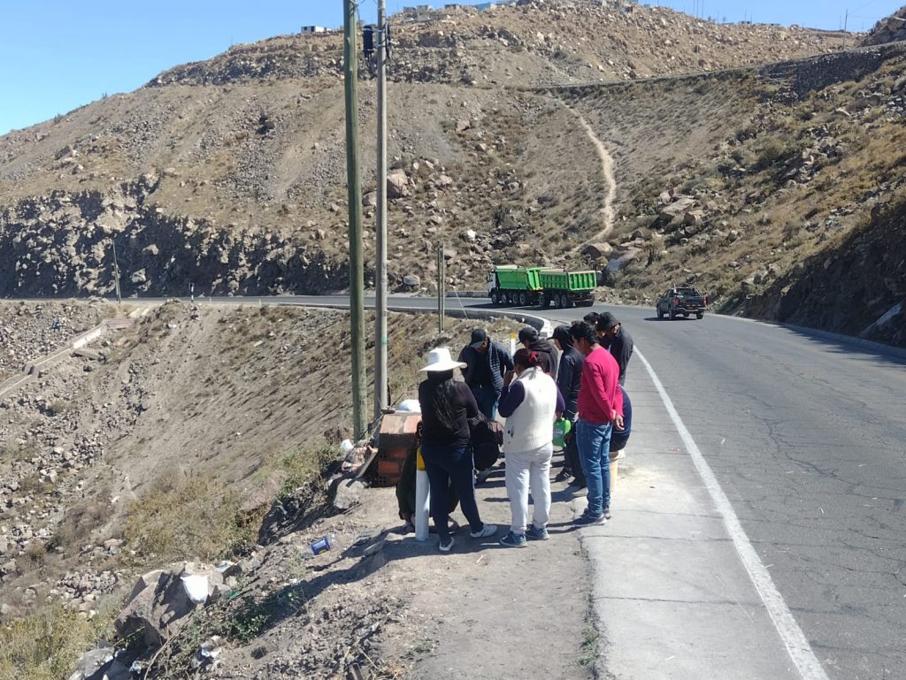 Familiares de Vicentina Cuno realizaron una misa en su honor tras el accidente en la carretera Arequipa-Yura FOTO: Isaac Vilca